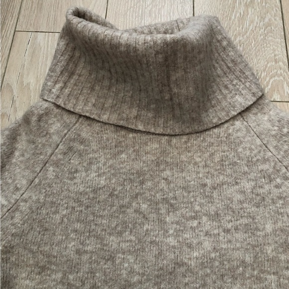 Banana Republic Merino Fine Wool Blend Side Zipper Sweater in Beige Size S - Picture 6 of 9